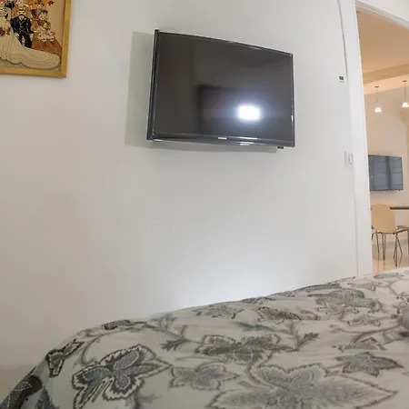 Apartment Luxury One Bedroom Martinez